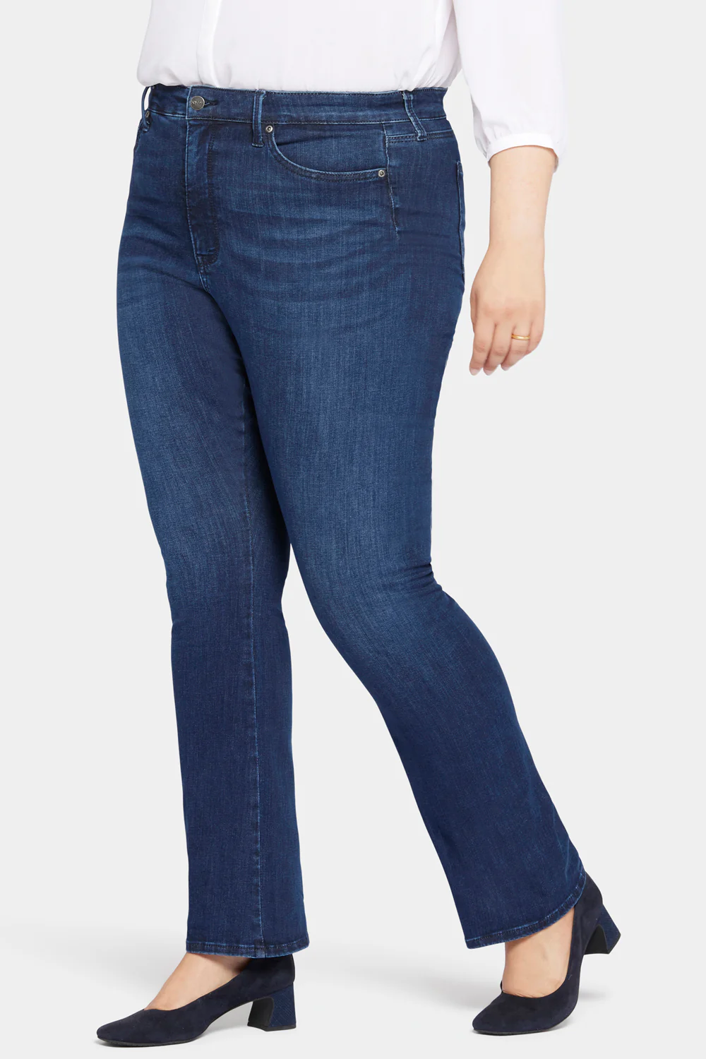 8286-le-silhouette-slim-bootcut-jeans-in-plus-size-marvelous-1.webp