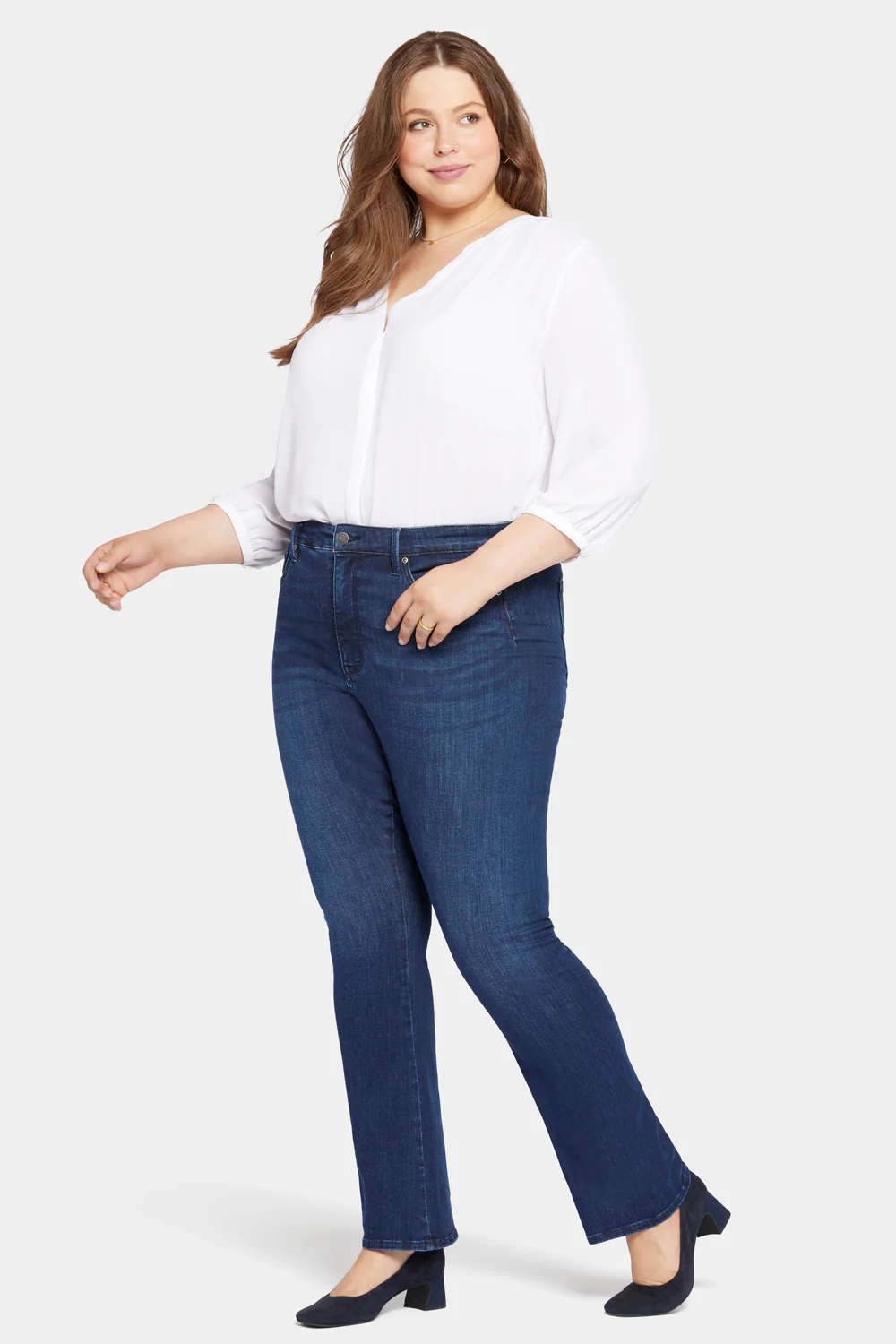 8286-le-silhouette-slim-bootcut-jeans-in-plus-size-marvelous-1.webp
