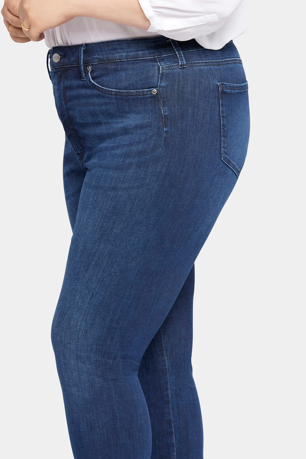 8286-le-silhouette-slim-bootcut-jeans-in-plus-size-marvelous-1.webp