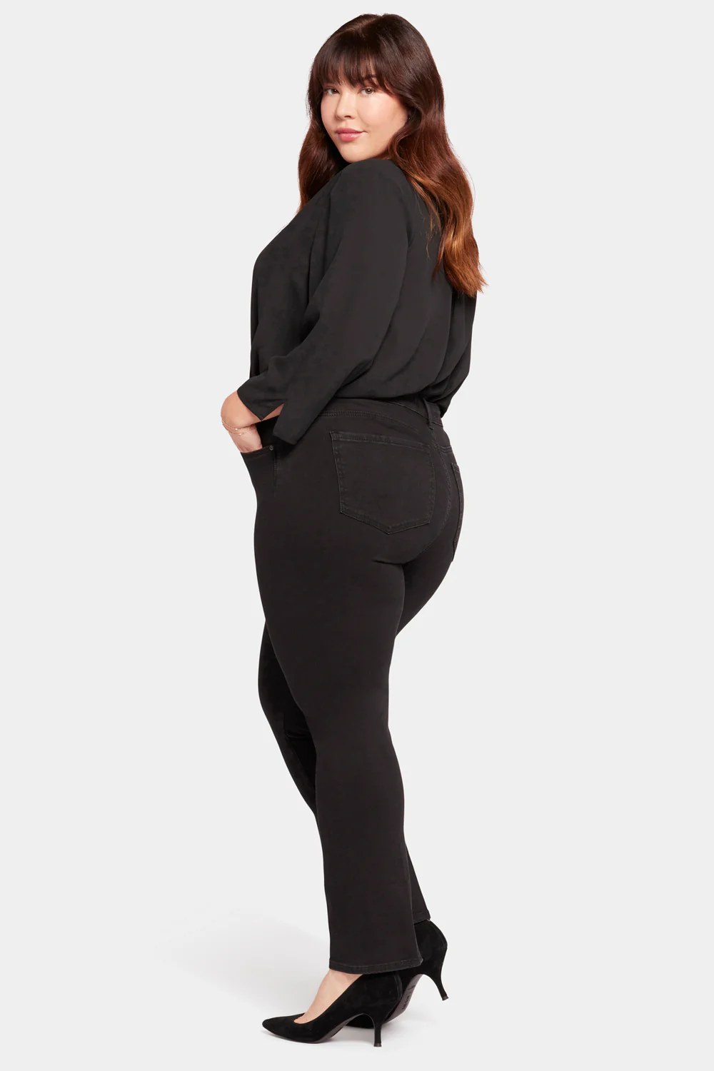 8304-le-silhouette-slim-bootcut-jeans-in-petite-plus-size-stellar-1.webp