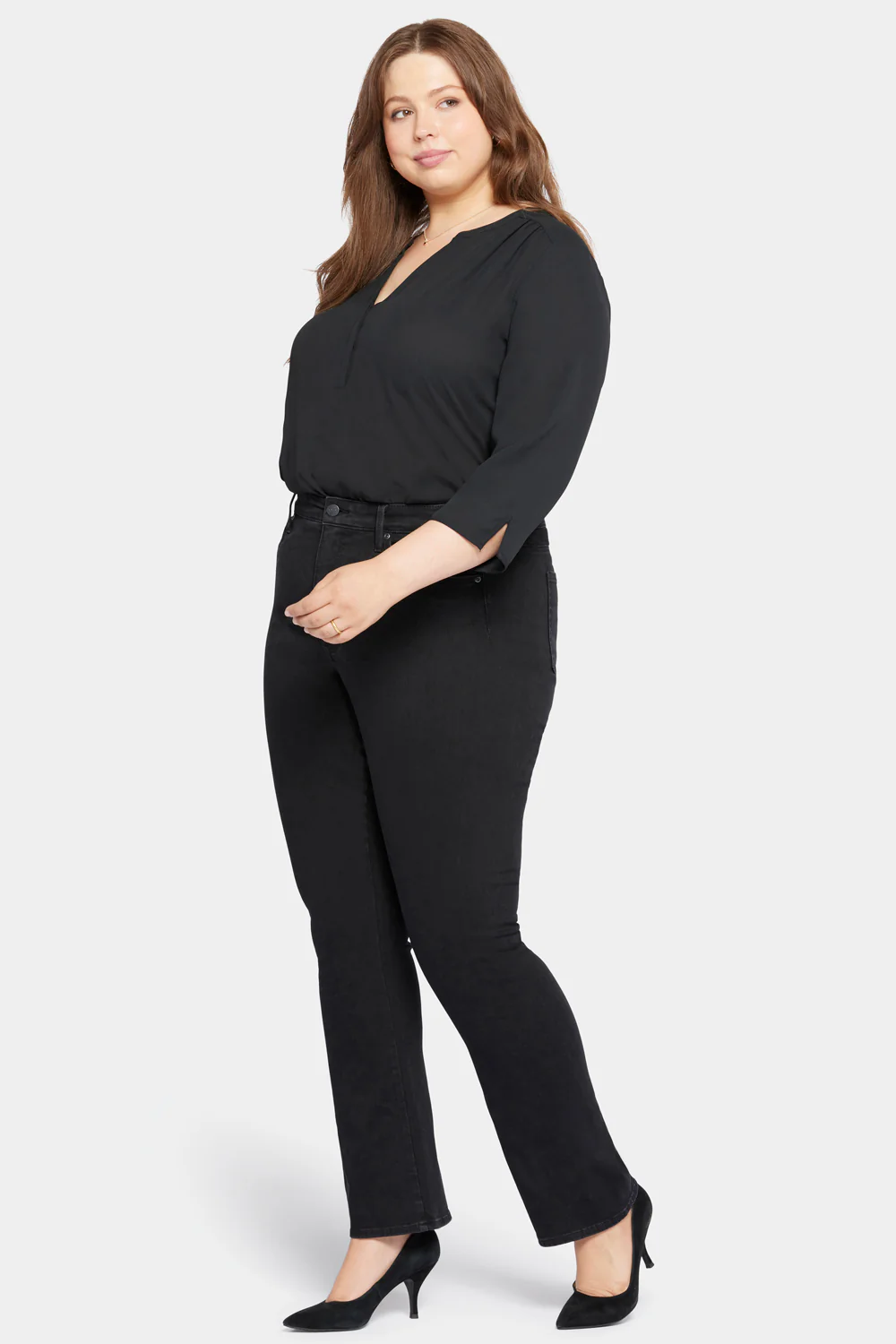 8331-le-silhouette-slim-bootcut-jeans-in-plus-size-stellar-1.webp