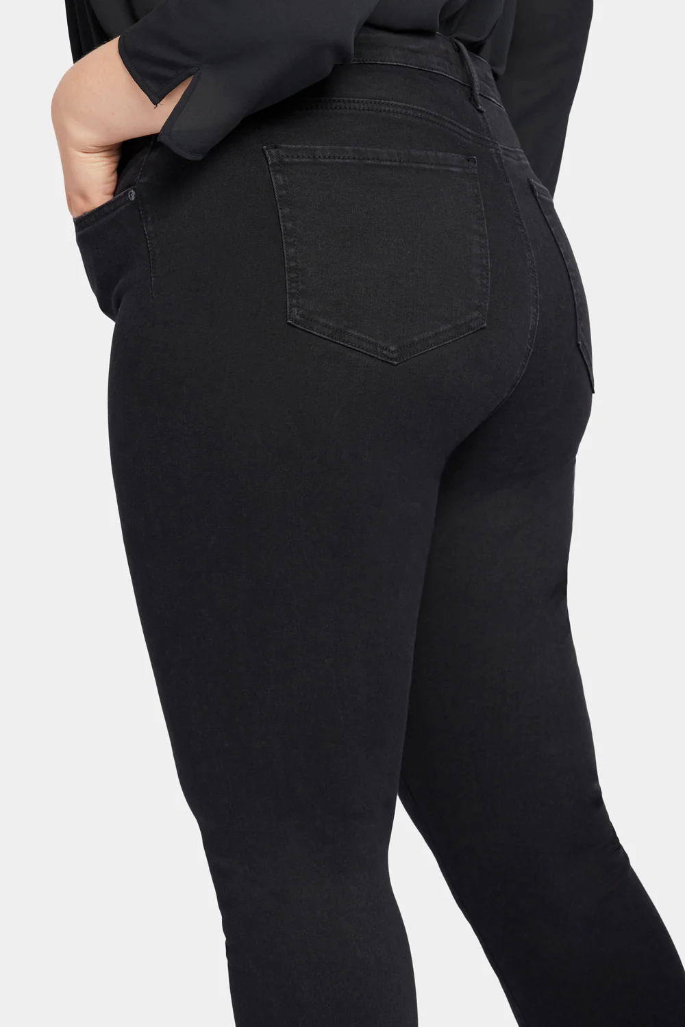 8331-le-silhouette-slim-bootcut-jeans-in-plus-size-stellar-1.webp