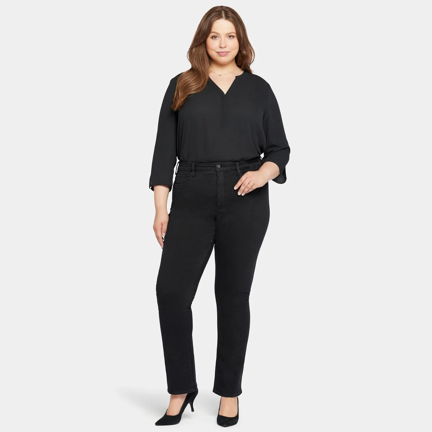 8331-le-silhouette-slim-bootcut-jeans-in-plus-size-stellar-1.webp