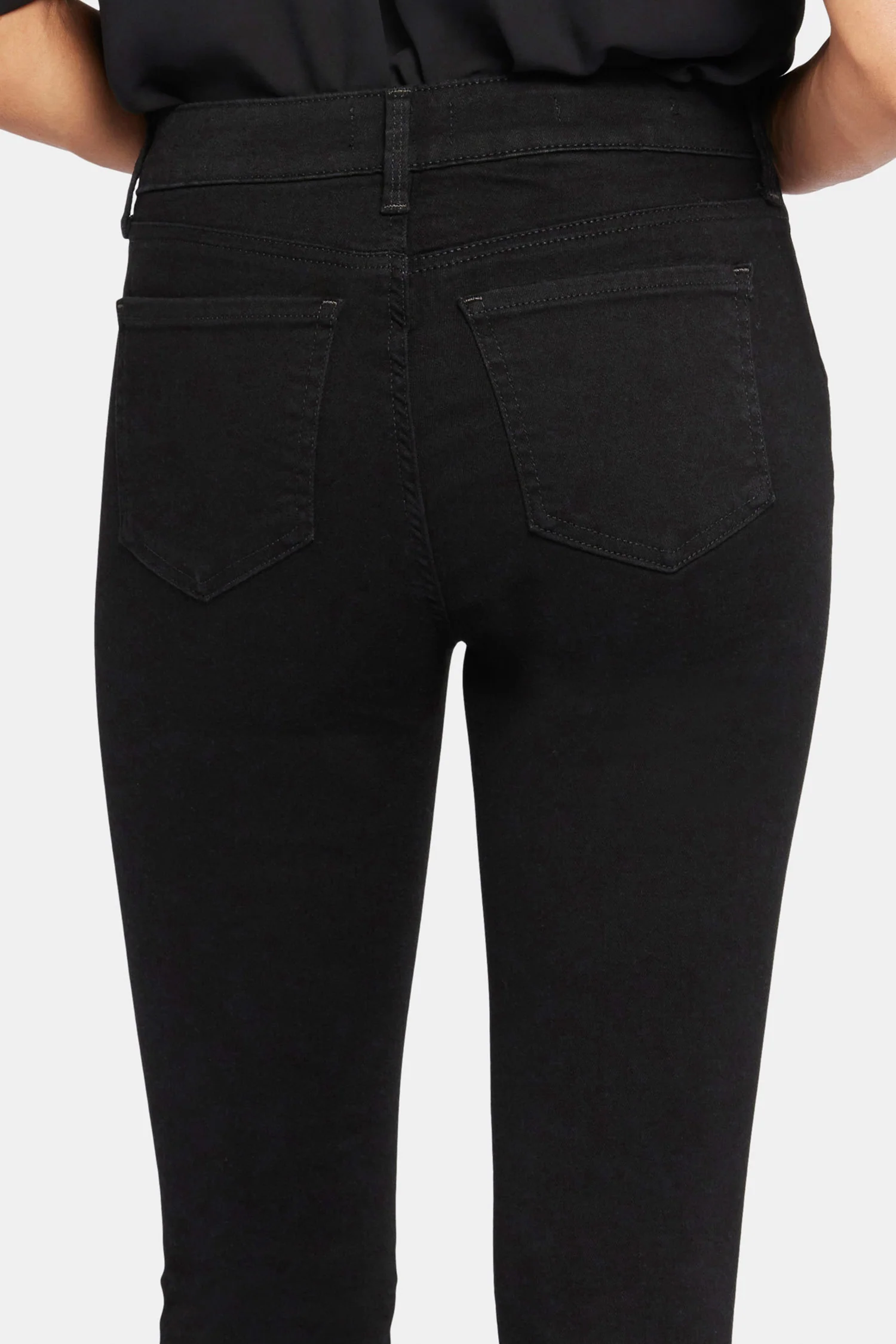 835-ami-skinny-jeans-black-1.webp