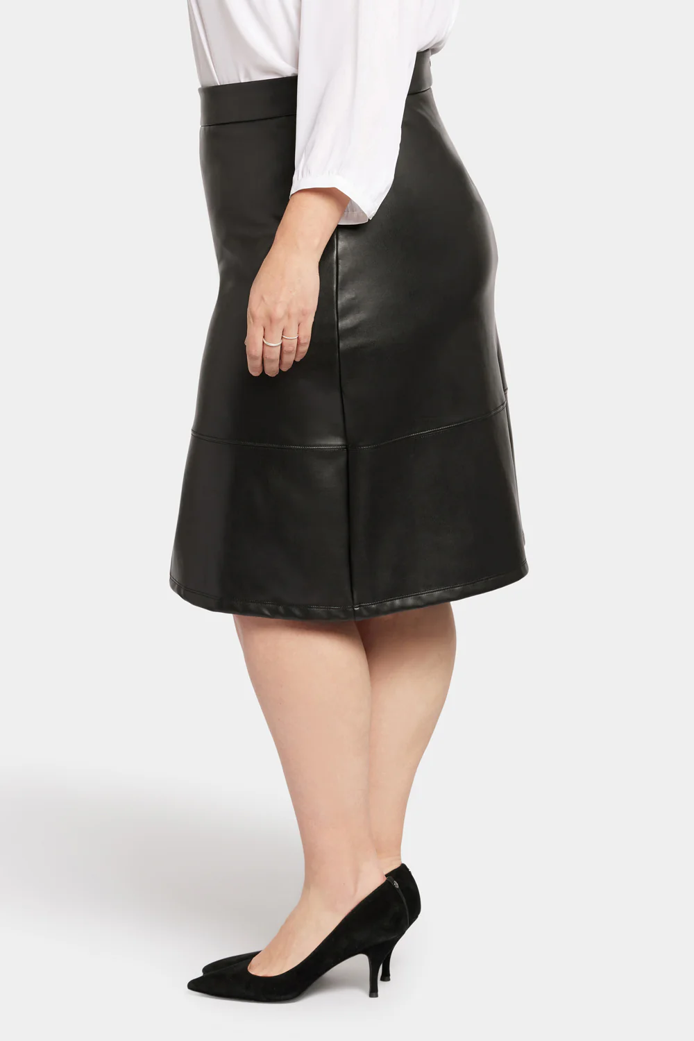 8634-faux-leather-a-line-skirt-in-plus-size-black-1.webp