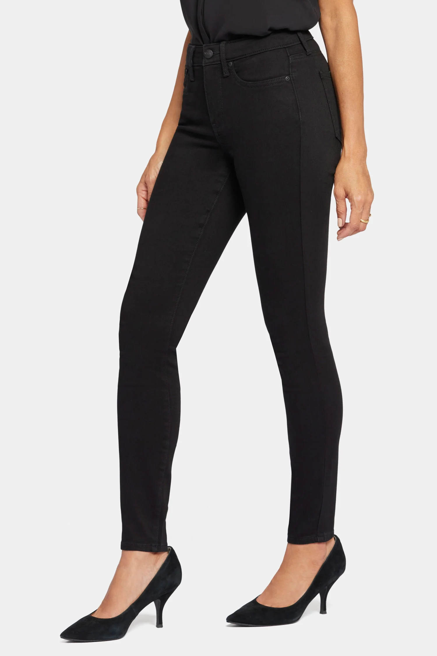 8716-ami-skinny-jeans-in-petite-black-1.webp