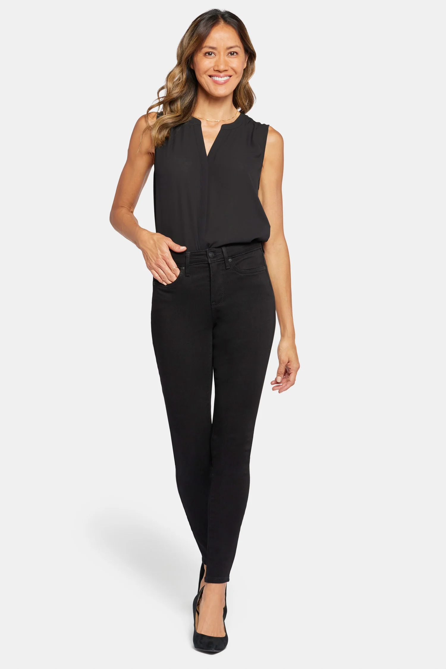 8716-ami-skinny-jeans-in-petite-black-1.webp