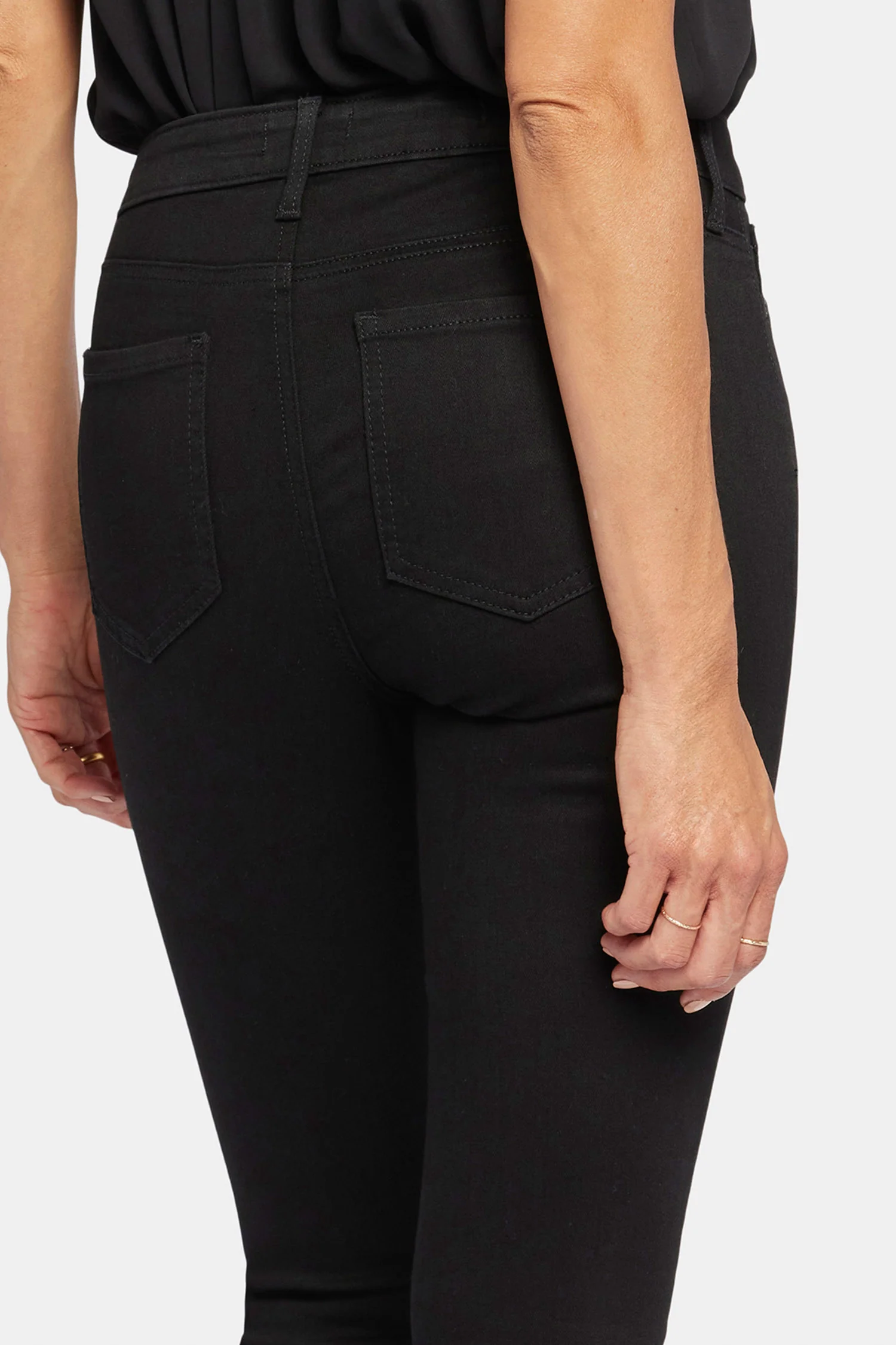 8716-ami-skinny-jeans-in-petite-black-1.webp