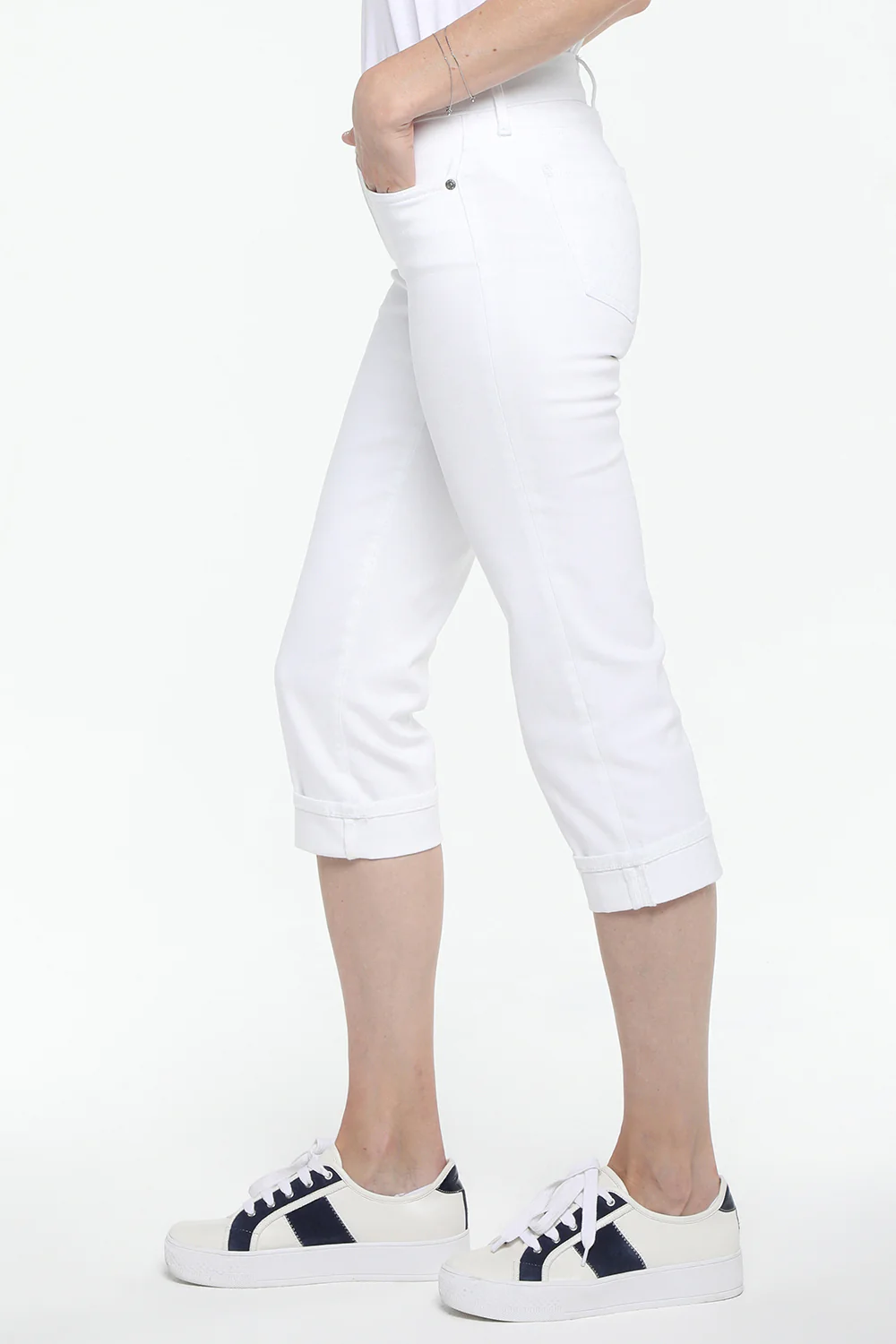 8740-marilyn-straight-crop-jeans-in-petite-optic-white-1.webp