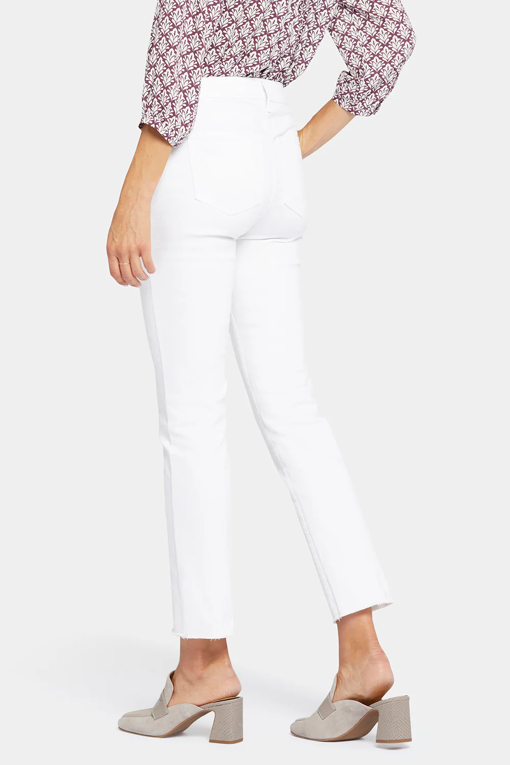 8816-sheri-slim-ankle-jeans-in-petite-optic-white-1.webp