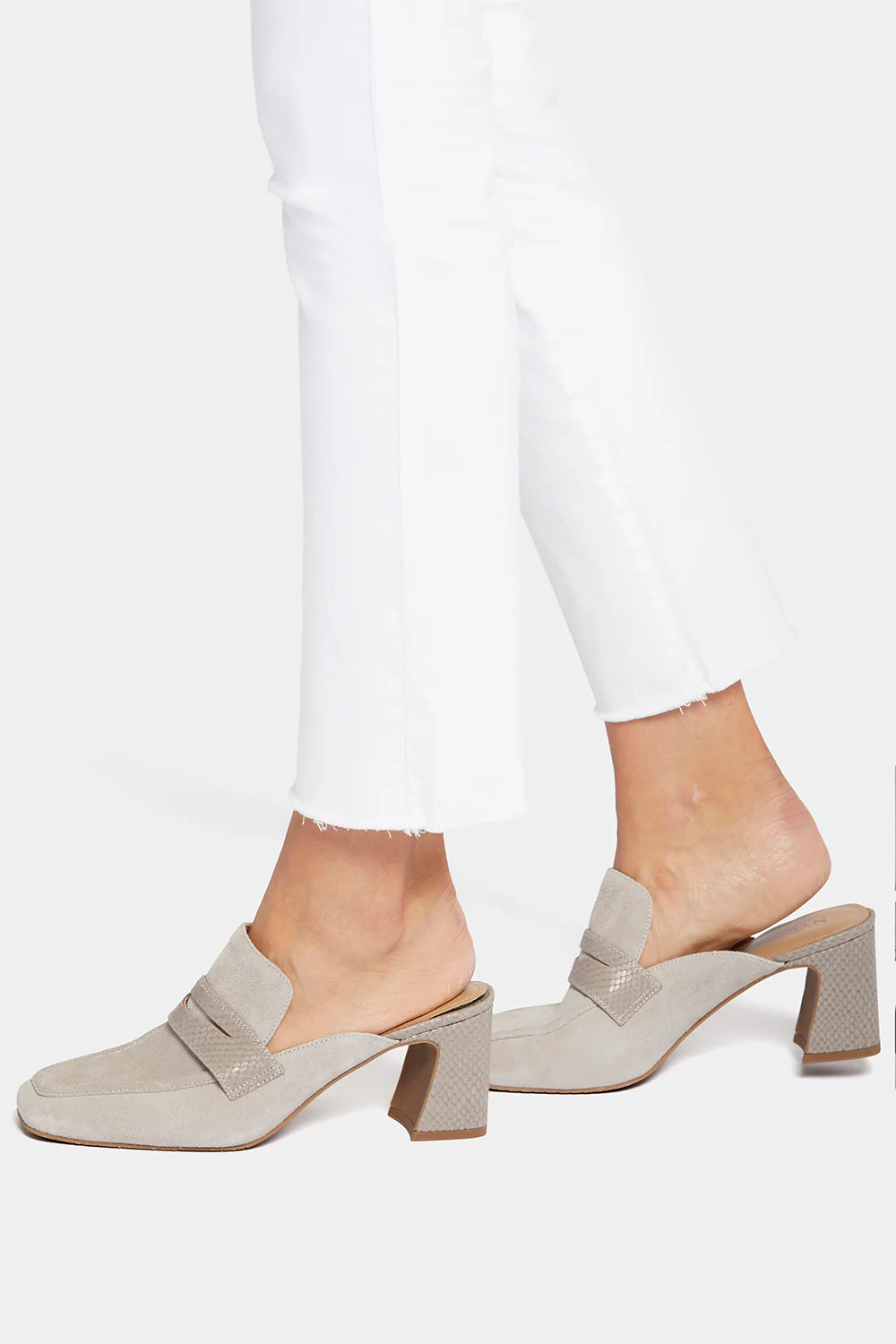 8816-sheri-slim-ankle-jeans-in-petite-optic-white-1.webp
