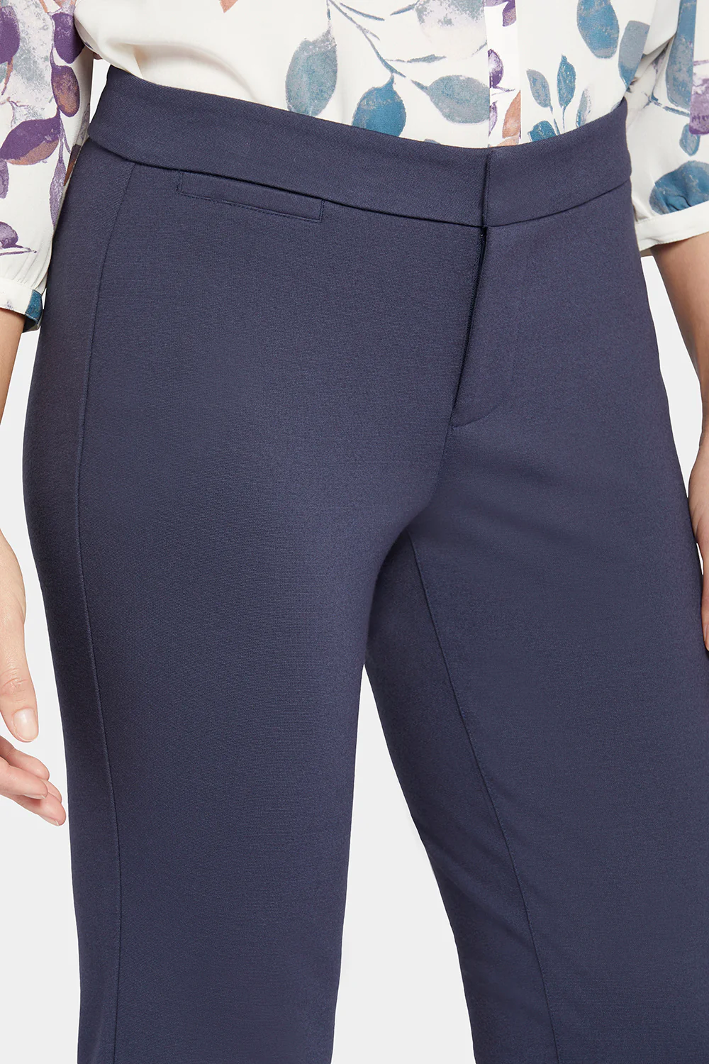 8964-slim-trouser-pants-in-petite-oxford-navy-1.webp