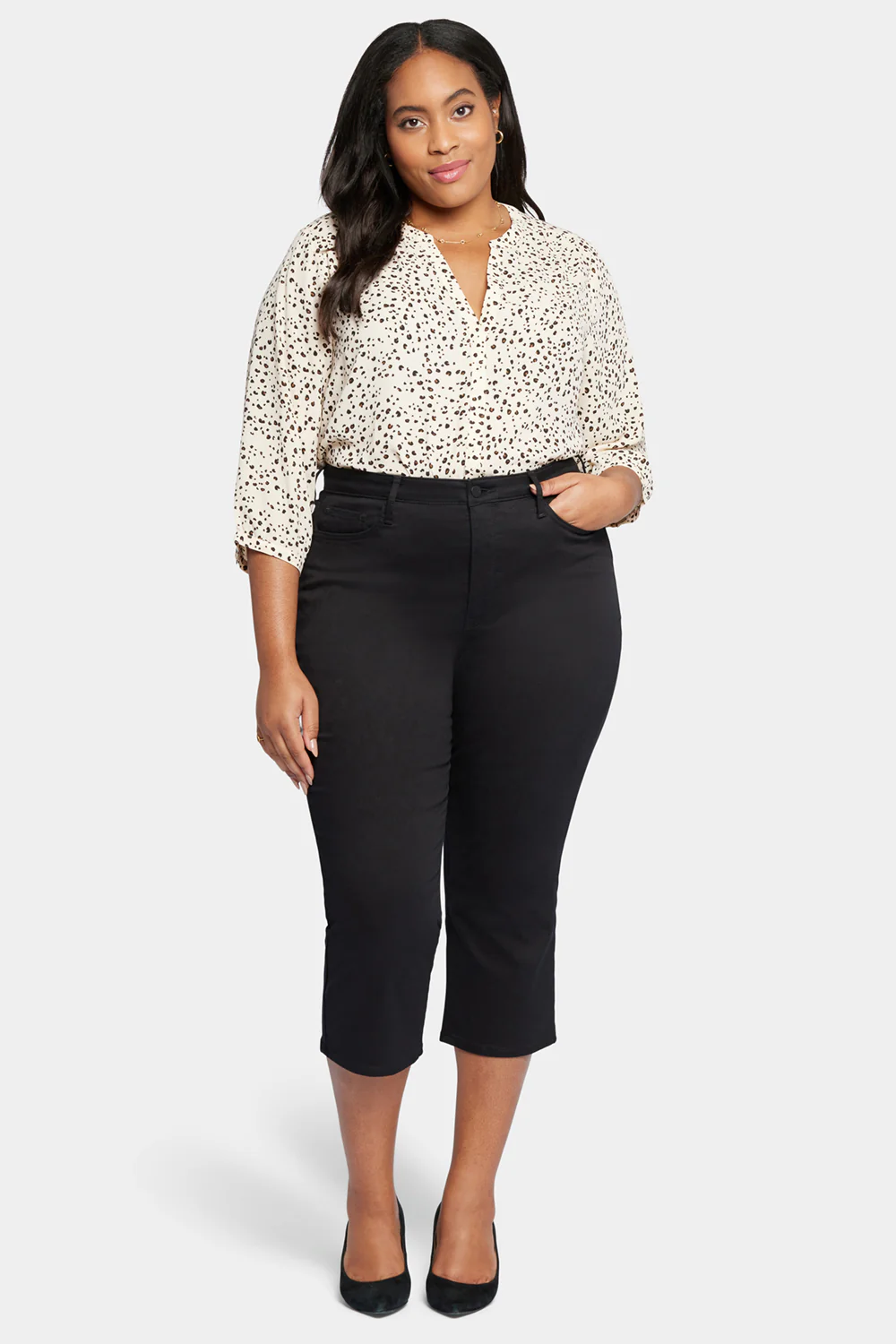 9031-joni-relaxed-capri-jeans-in-plus-size-black-1.webp