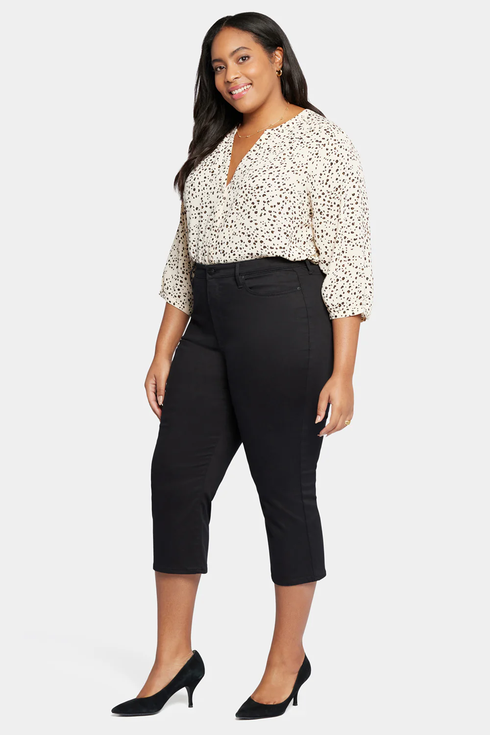 9031-joni-relaxed-capri-jeans-in-plus-size-black-1.webp