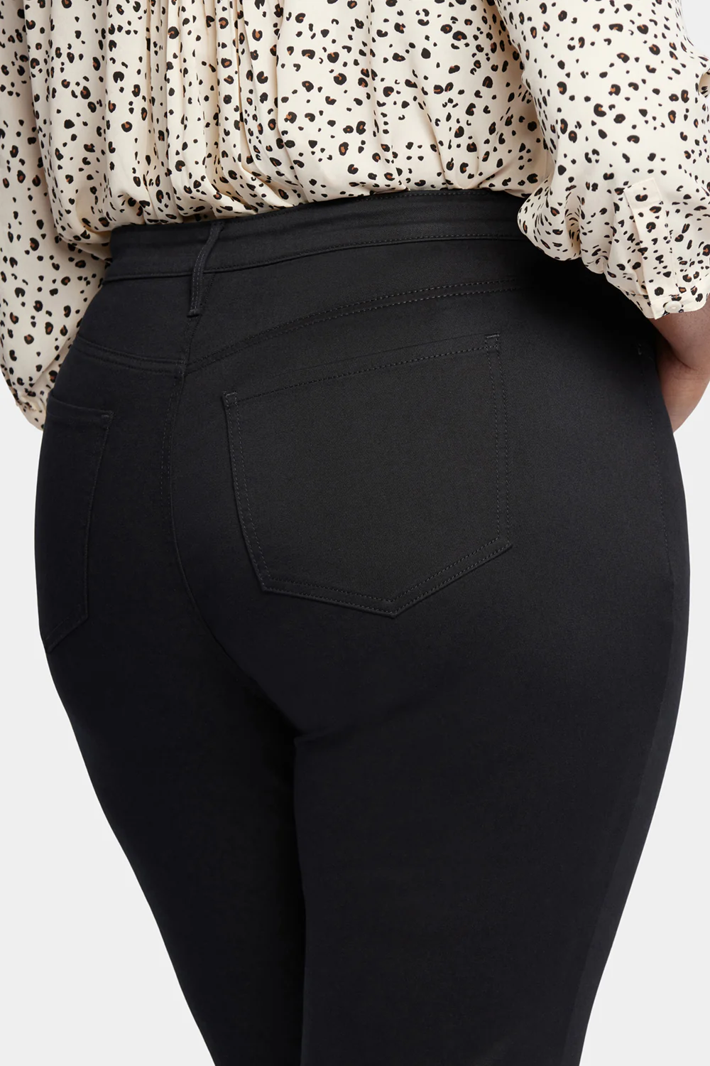 9031-joni-relaxed-capri-jeans-in-plus-size-black-1.webp