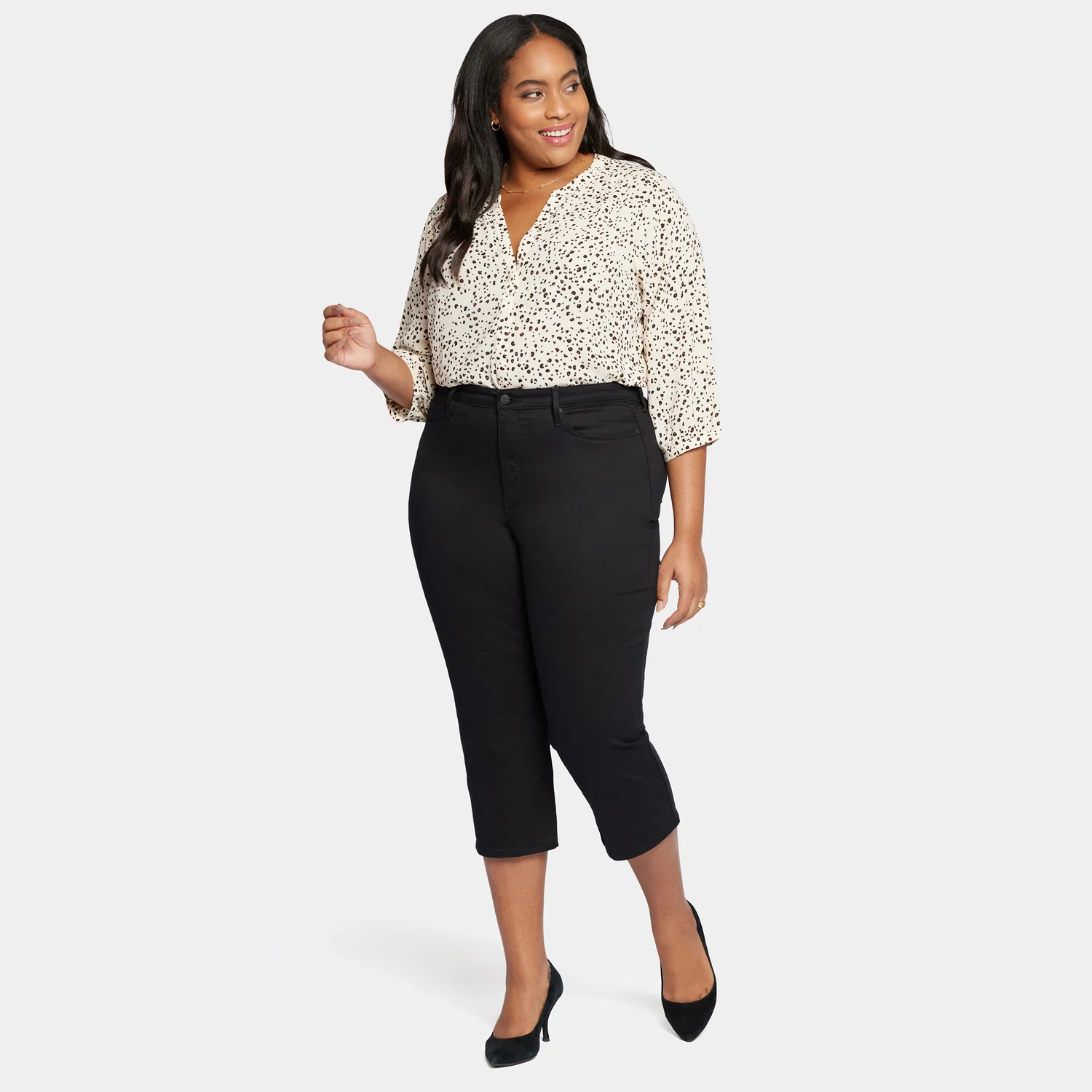 9031-joni-relaxed-capri-jeans-in-plus-size-black-1.webp