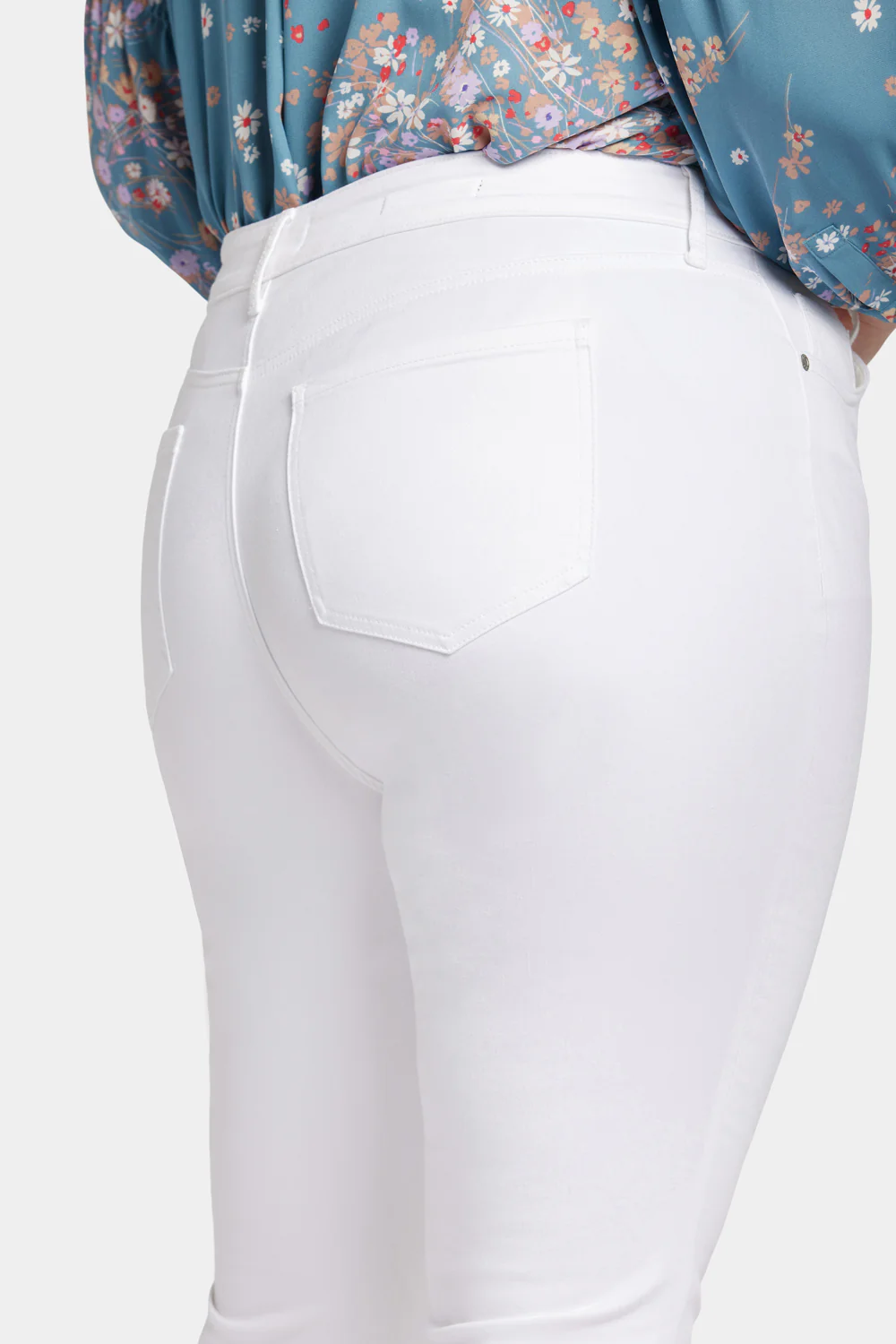 9224-marilyn-straight-ankle-jeans-in-plus-size-optic-white-1.webp