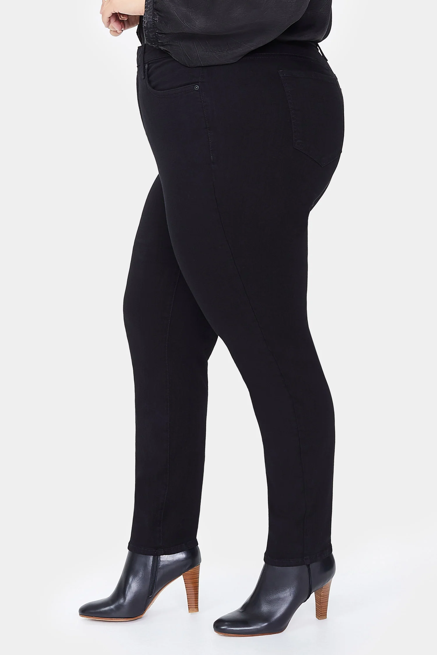 9233-ami-skinny-jeans-in-plus-size-black-1.webp
