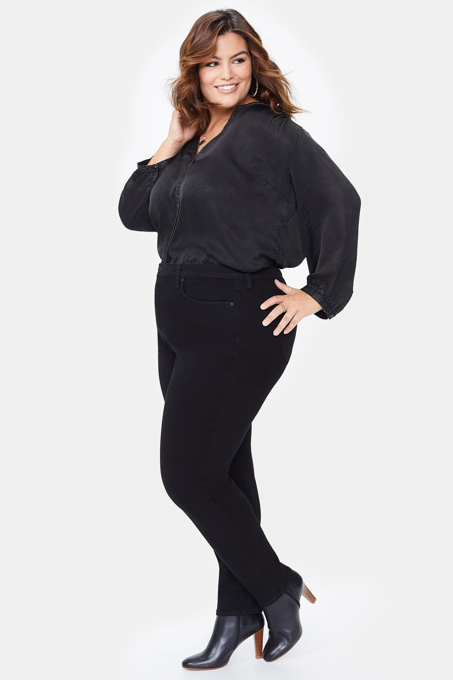 9233-ami-skinny-jeans-in-plus-size-black-1.webp