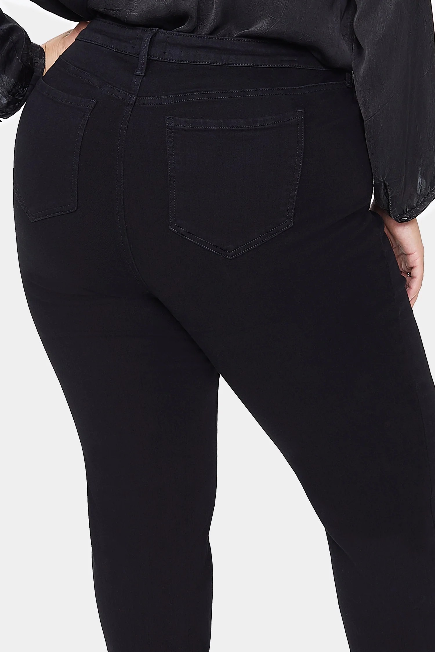 9233-ami-skinny-jeans-in-plus-size-black-1.webp