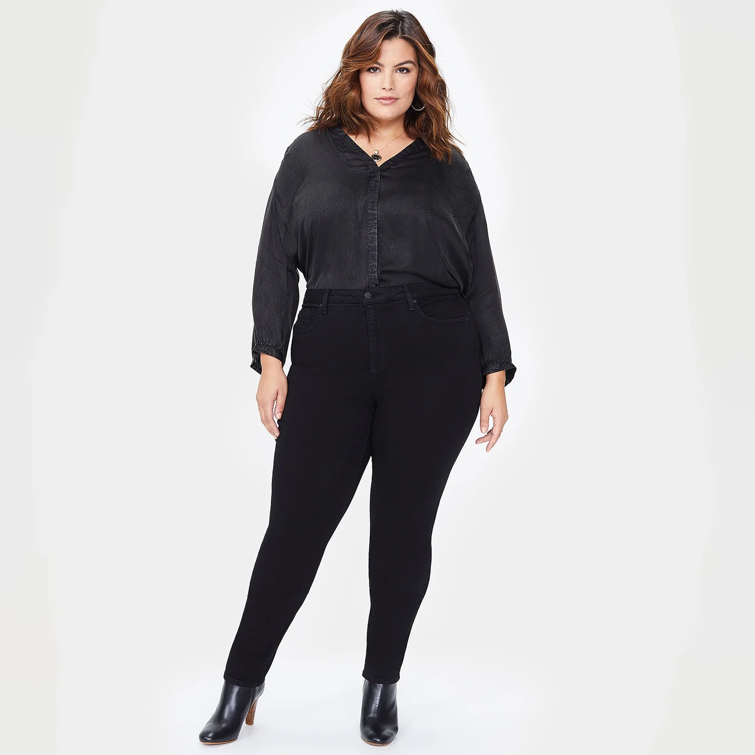 9233-ami-skinny-jeans-in-plus-size-black-1.webp