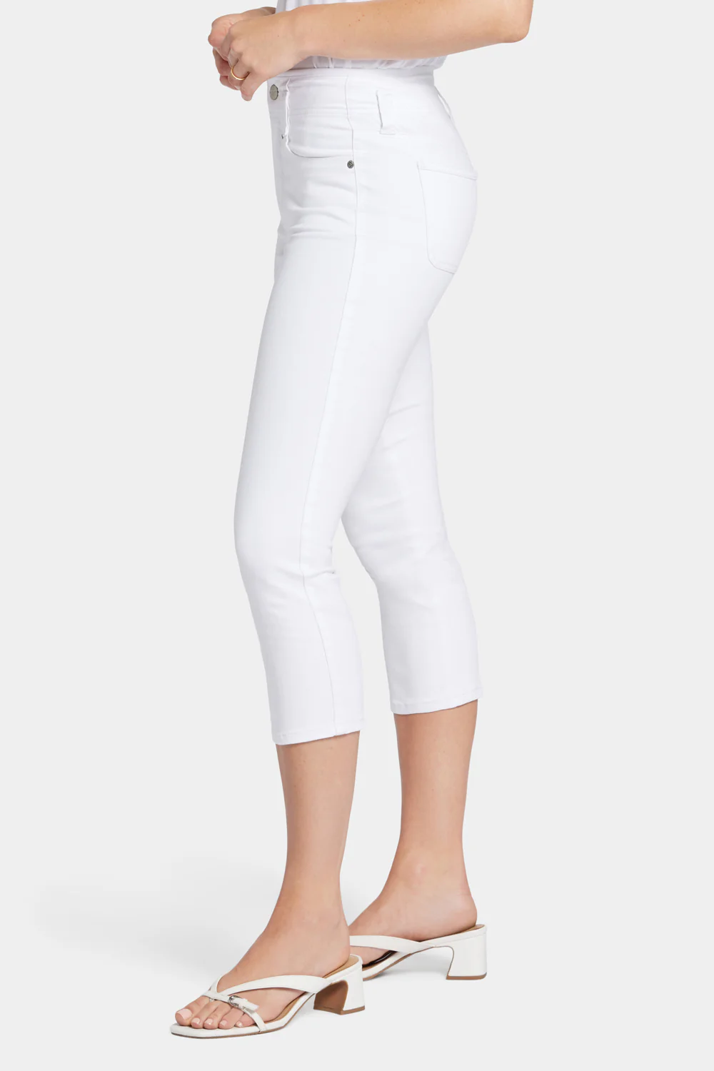 9265-ami-skinny-capri-jeans-in-petite-optic-white-1.webp