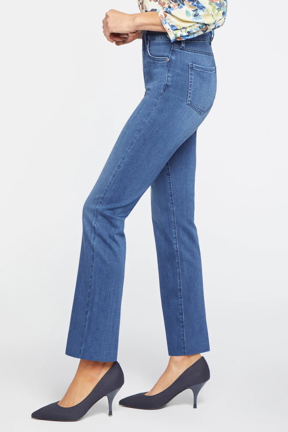 9392-marilyn-straight-jeans-in-petite-rendezvous-1.webp