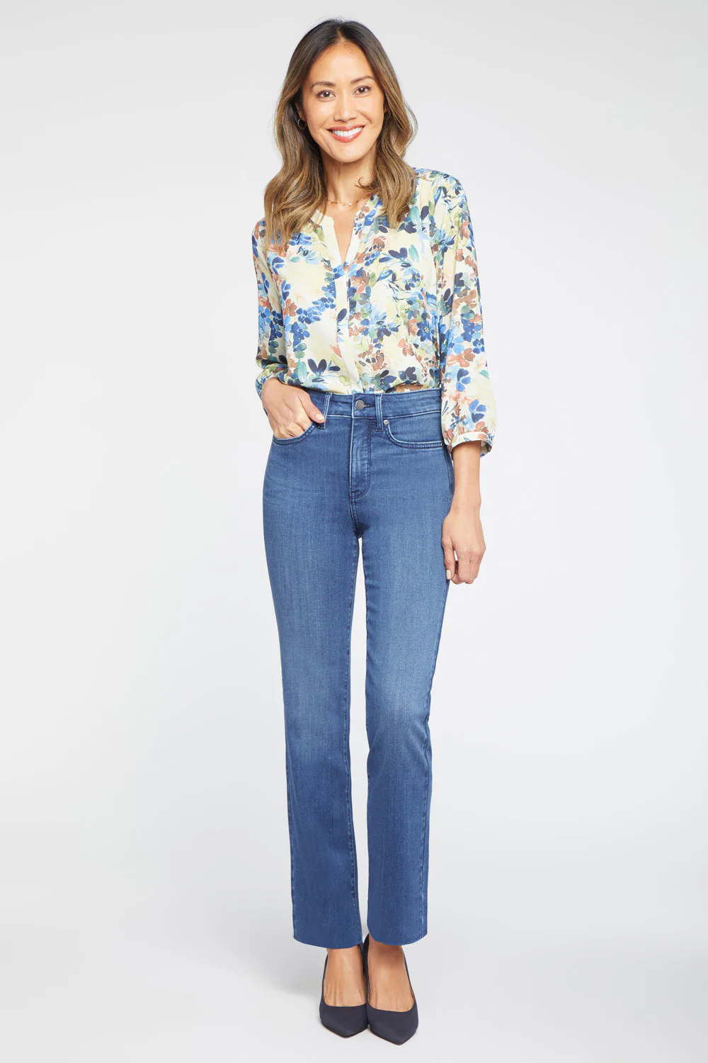 9392-marilyn-straight-jeans-in-petite-rendezvous-1.webp
