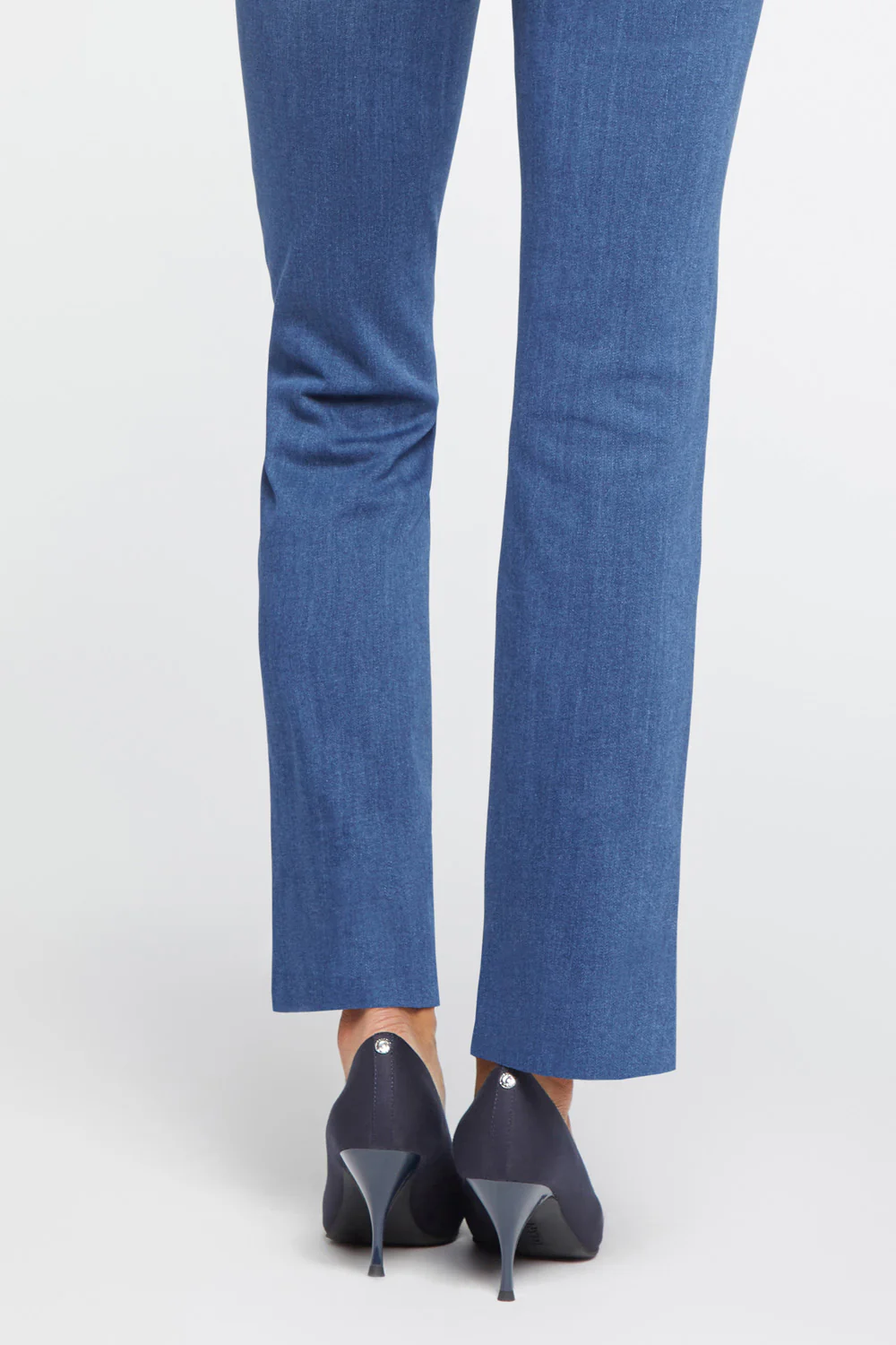 9392-marilyn-straight-jeans-in-petite-rendezvous-1.webp