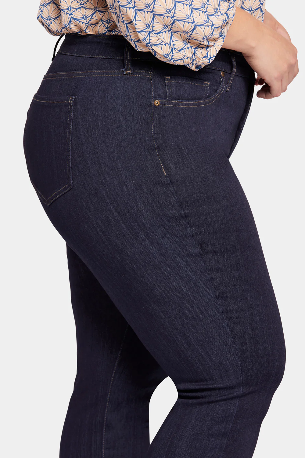9404-ami-skinny-jeans-in-plus-size-mabel-1.webp