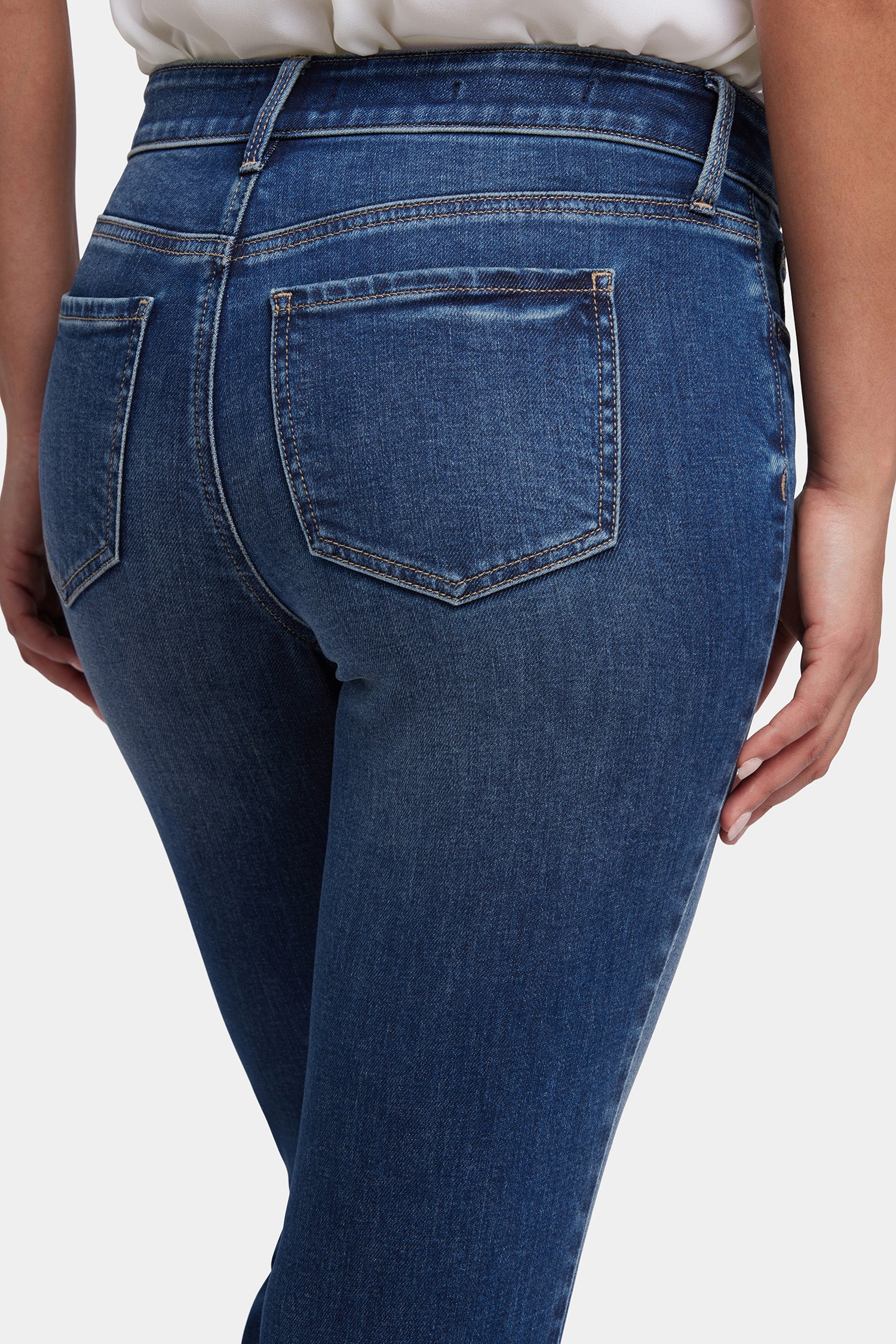 9544-marilyn-straight-ankle-jeans-in-petite-rio-rapids-1.webp