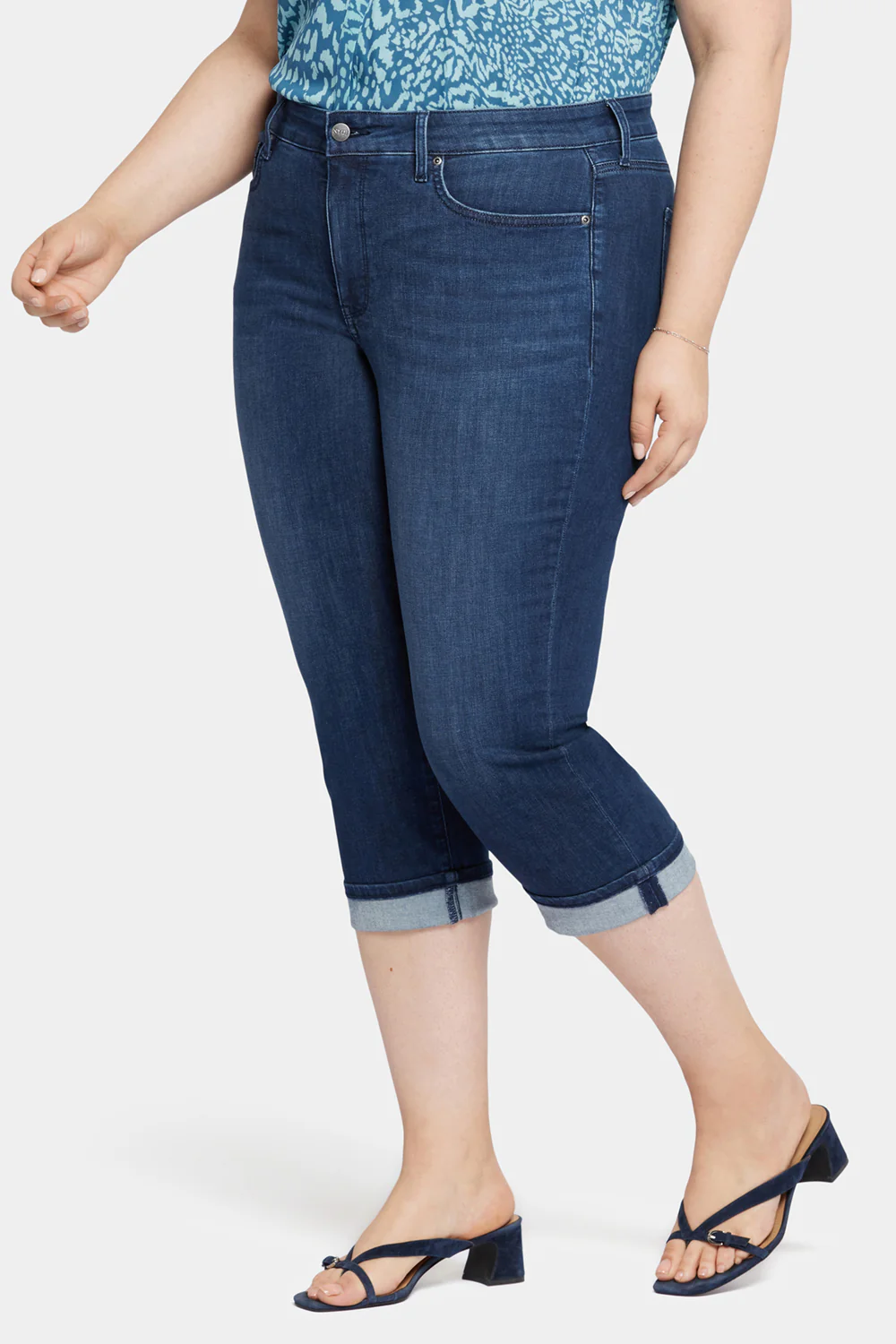 9556-marilyn-straight-crop-jeans-in-plus-size-inspire-1.webp