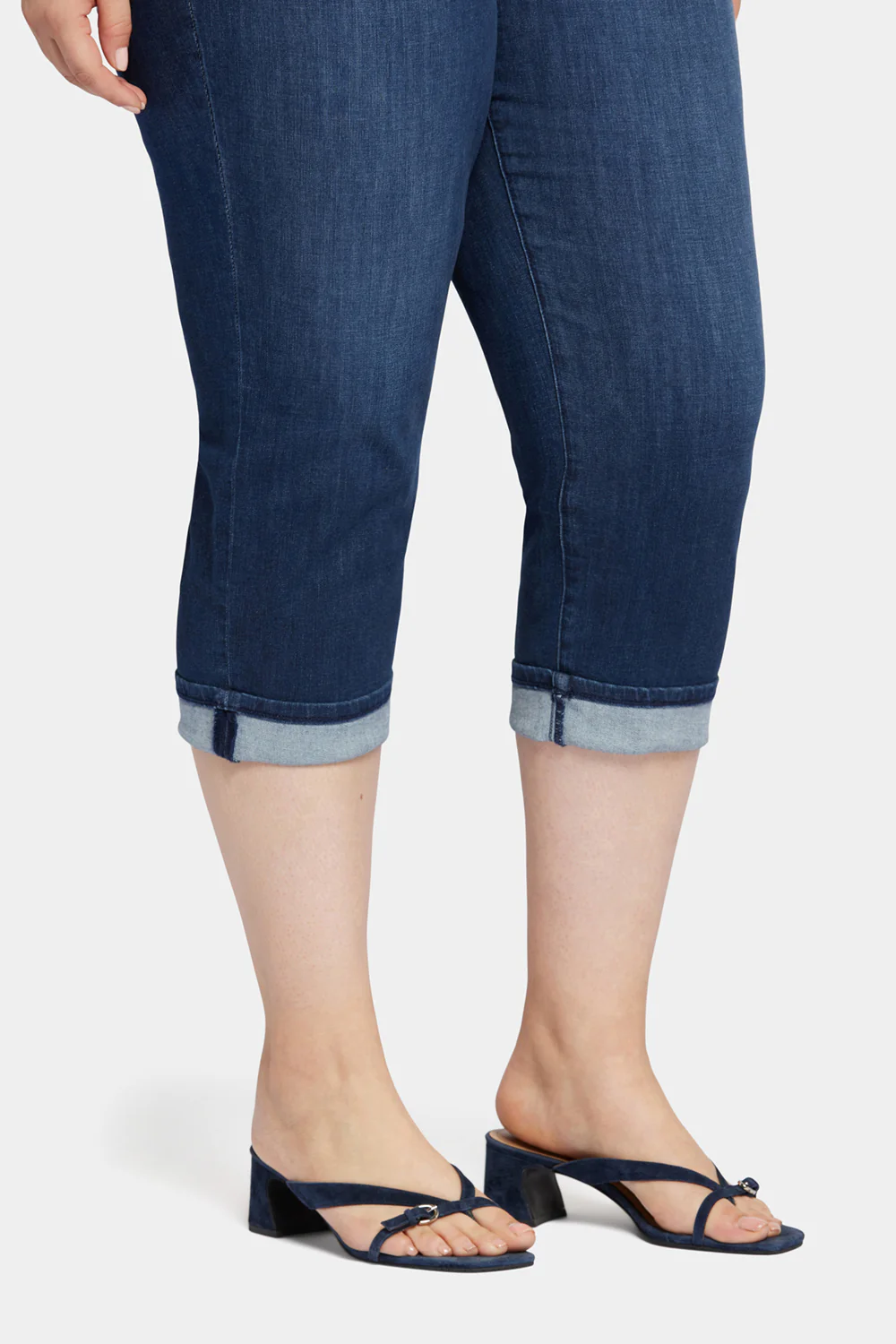 9556-marilyn-straight-crop-jeans-in-plus-size-inspire-1.webp