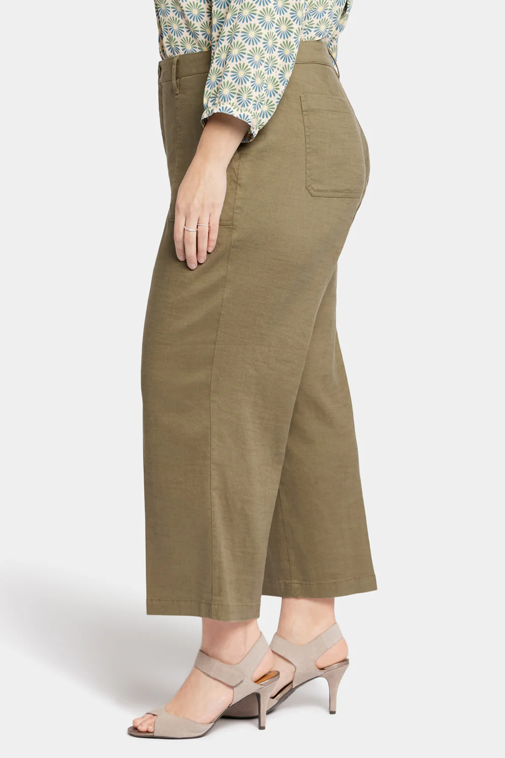 9577-wide-leg-cargo-capri-pants-in-plus-size-avocado-1.webp