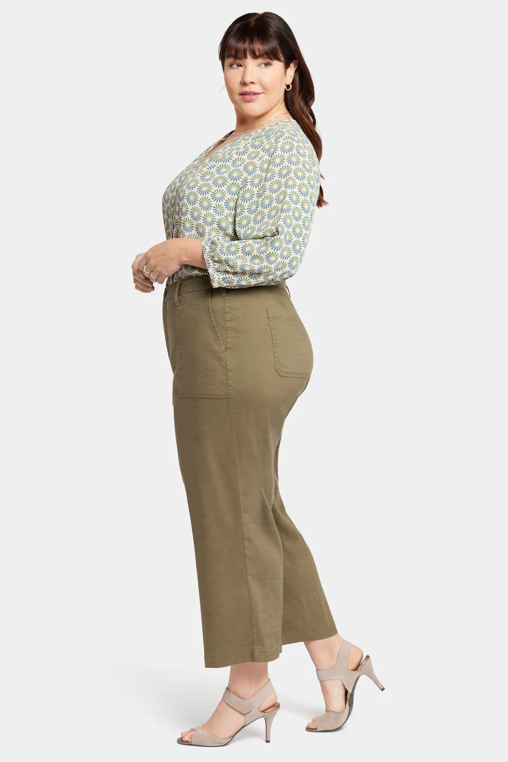 9577-wide-leg-cargo-capri-pants-in-plus-size-avocado-1.webp