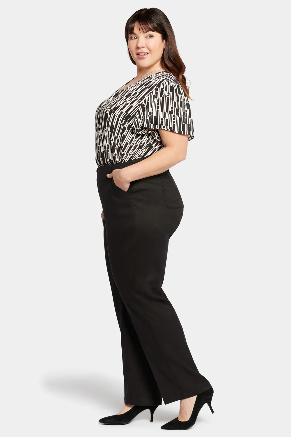 9586-marilyn-straight-pants-in-plus-size-black-1.webp