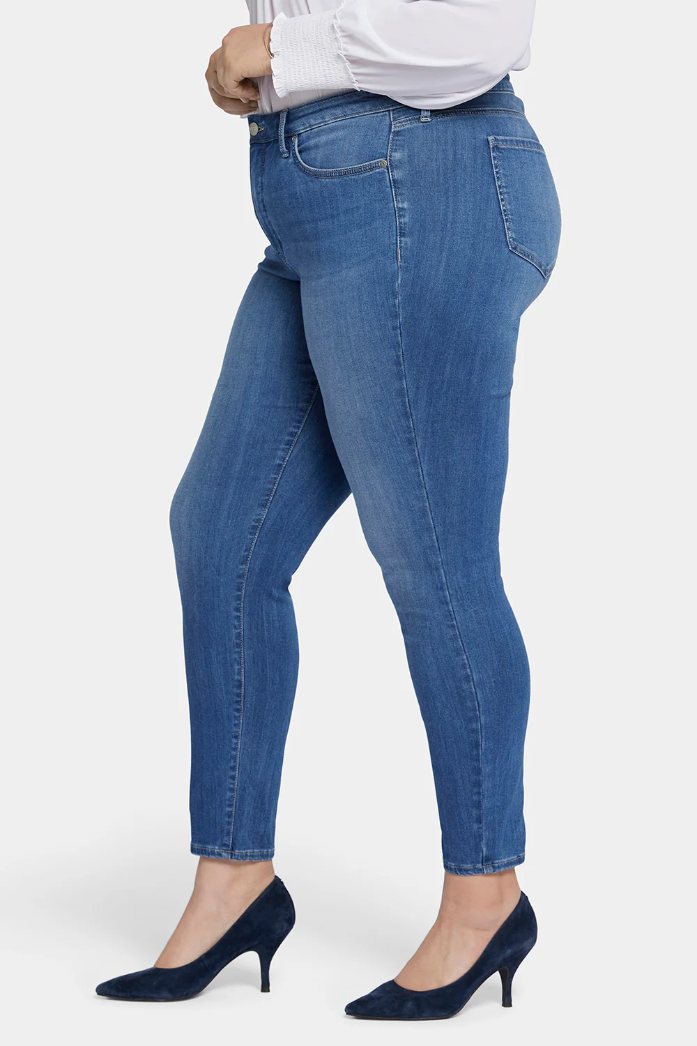 9766-ami-skinny-jeans-in-plus-size-fairmont-1.webp
