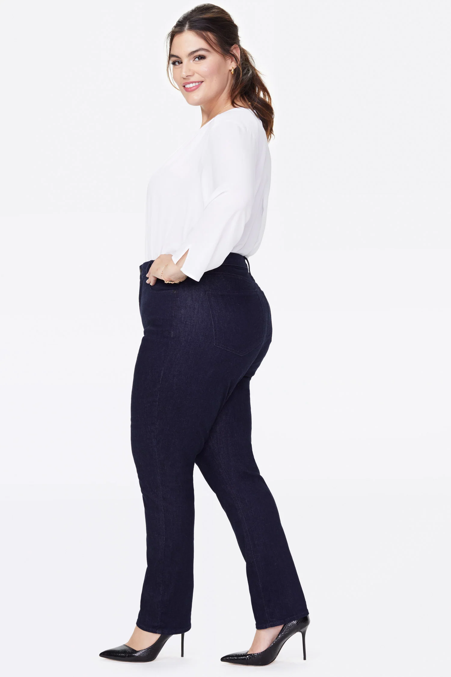 985-sheri-slim-jeans-in-plus-size-rinse-1.webp