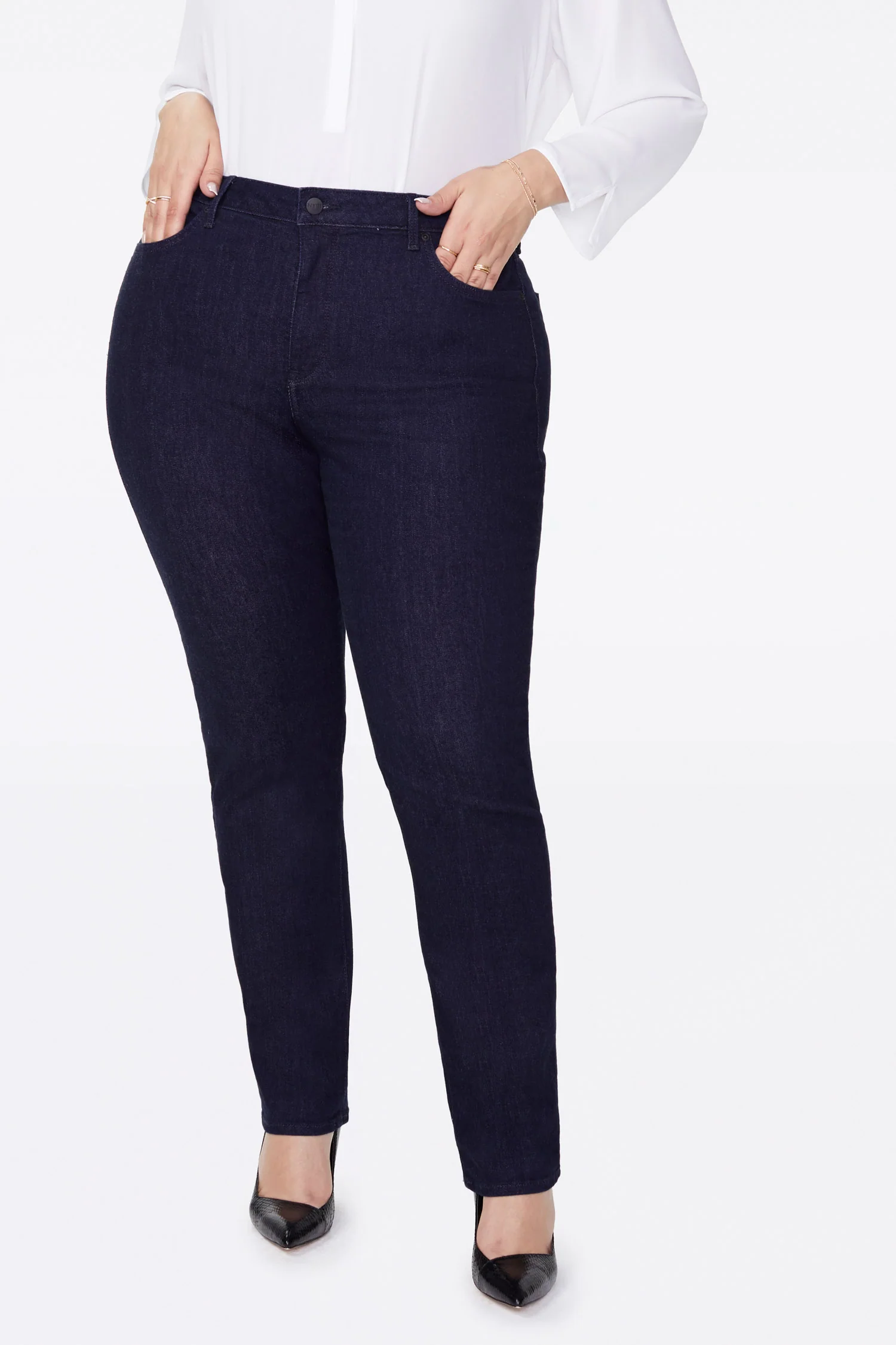 985-sheri-slim-jeans-in-plus-size-rinse-1.webp