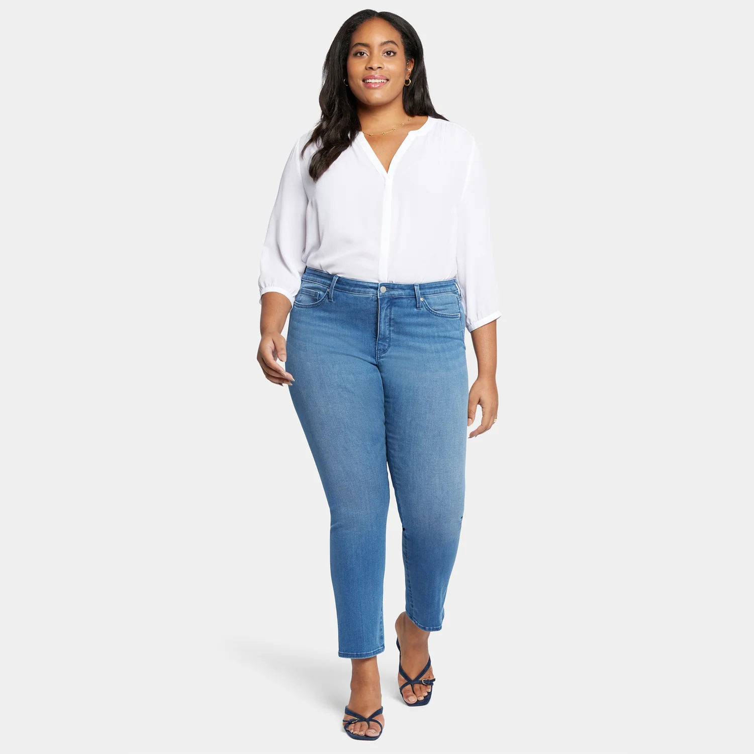 9898-le-silhouette-sheri-slim-jeans-in-plus-size-stunning-1.webp